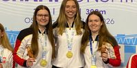 Foto: DSB / Freuten sich zum Auftakt der Junioren-Wettkämpfe über Team-Gold im Dreistellungskampf: Xenia Mund, Finja Rentmeister und Katrin Grabowski (v.l.).