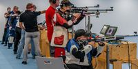 Foto: DSB / Im Vordergrund Josef Neumaier, Sparkasse Altötting-Mühldorf, mehrfacher Medaillengewinner Paralympics.