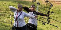 Foto: World Archery Europe / Julia Böhnke (hinten) ist wie 2019 wieder Teil des DSB-Teams bei der Feldbogen-EM.