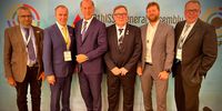 Foto: DSB / Zufriedene Gesichter bei v.l. Thomas Steinmüller (AUT), Hans-Heinrich von Schönfels, Luciano Rossi, John Hansen (DEN), Florian Neururer (AUT) und Jörg Brokamp.