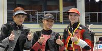 Foto: SSV Kronau / Daumen hoch für den SSV Kronau und seine drei Topschützinnen (v.l.) Lana Wurster, Julia Canestrelli und Larissa Weindorf.