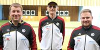 Foto: DSB / Ganz enger Kontakt! Detlef Glenz (Mitte) hat einen sehr guten Draht zu seinen Athleten wie Christian Reitz (links) und Oliver Geis.