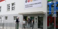 Foto: DSB / Bundesgeschäftsführer Jörg Brokamp, Schießsportleiterin Astrid Harbeck, Klaus Lindemann, Sachgebietsleiter Hochschulsport, und Prof. Dr. Eva Waller, Präsidentin der Hochschule Rhein-Main, vor dem Bundesstützpunkt in Wiesbaden.