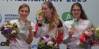 Foto: DSB / Die neue Weltmeisterin Doreen Vennekamp, flankiert von Olena Kostevych (UKR) und  Agate Rasmane (LAT).