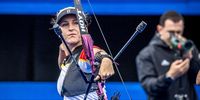 Foto: World Archery / Endlich wieder vereint: Katharina Bauer und ihr Bogen beim heutigen Training in der Finalarena.