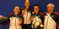Foto: DSB / Das Sieger-Trio Jolyn Beer, Anna Janßen und Lisa Müller mit Bundestrainer Claus-Dieter Roth.