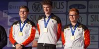 Foto: DSB / Weltmeister! Florian Beer, Luis Eichenseer und Benedikt Ascher strahlen mit der Sonne um die Wette.