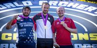 Foto: World Archery / Florian Unruh ist der weltbeste (Recurve-)Feldbogenschütze. Silber ging an Matthew Nofel (USA), Bronze an Patrick Huston (GBR).