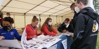Foto: DSB / Fleißig, fleißig! Monika Karsch, Carina Wimmer, Doreen Vennekamp und Oliver Geis nahmen sich bei der Autogrammstunde viel Zeit.