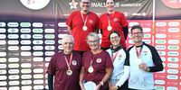 Foto: Eckhard Frerichs / Die ersten drei Titelträger bei Die Finals: Unten v.l.: Alberg Galliard, Jutta Eckart (Recurve Senioren), Annette Cremer, Peter Hütten (Recurve Master). Oben: Timo Heydasch, Jennifer Lieb (Blankbogen).  