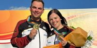 Foto: DSB / Strahlen mit den Goldmedaillen um die Wette: Sven Korte und Nadine Messerschmidt.