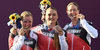 Foto: Picture Alliance / Das Bronzeteam von Tokio: Michelle Kroppen, Charline Schwarz und Lisa Unruh.