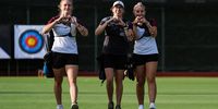 Foto: Aleksandra Szmigiel / Bereit für den ersten Weltcup der Saison: Charline Schwarz, Elisa Tartler und Katharina Bauer (v.l.).