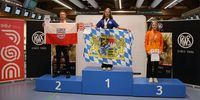 Foto: Luca Großmann / Die Sieger im Wettbewerb 25m Pistole Einzel v.l.: Jannik Schmidt (Thüringen), Lina Karsch (Bayern) und Alina von Nordheim (Thüringen).