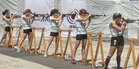 Foto: BSSB / Acht DSB-Athleten um Kerstin Schmidt (mit Kappe) laufen und schießen bei der World Tour im italienischen Ora.