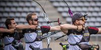 Foto: World Archery / Wie aus einem Guss: Moritz Wieser, Florian Unruh und Maximilian Weckmüller stehen im Paris im Goldfinale.