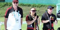 Foto: ISSF / Applaus für die Leistungen in den Teamwettkämpfen, zur EM-Medaille reichte es für Bundestrainer Uwe Möller, Kathrin Murche und Andreas Löw aber nicht.