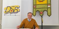 Foto: DSB / DSB-Präsident Hans-Heinrich von Schönfels unterzeichnete die historische Vereinbarung mit Freude.