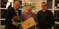 Foto: DSB / Im Rahmen der DSB-Weihnachtsfeier wurde "CD" Roth, hier neben Bundesgeschäftsführer Jörg Brokamp und Sportdirektor Thomas Abel, verabschiedet.