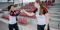 Foto: DSB / Haben gut lachen: Monika Karsch (links) und Doreen Vennekamp haben sich bei der Olympia-Qualifikation durchgesetzt, Vennekamp ist nun bei Maximal beerenstark zu Gast.