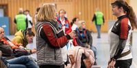 Foto: DSB / Claudia Verdicchio-Krause, hier im Dialog mit Vanessa Seeger, darf sich nun Diplomtrainerin nennen.