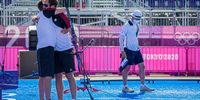 Foto: World Archery / Der große Triumph: In der zweiten Runde jubelte Florian Unruh mit Bundestrainer Oliver Haidn nach dem Sieg gegen den Koreaner Je Deok Kim.