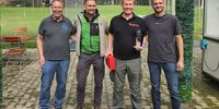 Foto: Michaelis / v.l. Jochen Michaelis (Ligaleiter) mit dem Siegerteam des ASC Göppingen Gebhard Fürst, Benjamin Hügler und Louis Fürst.