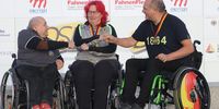 Foto: BSSB / Strahlende Sieger in der Para-Klasse mit dem KK-Gewehr: Elke Seeliger wies Josef Neumaier (links) und Albin Zirk in die Schranken.