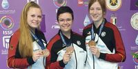 Foto: DSB / Gleich zweimal konnten v.l. Anna-Lena Geuther, Lisa Müller und Veronique Münster über WM-Bronze in den 300m-Wettbewerben strahlen.