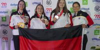 Foto: Michael Eisert / Maxi Vogt, Lydia Vetter, Johanna Blenck und Bundestrainerin Jördis Grabe sorgten für die erste deutsche Medaille beim diesjährigen Weltcup in Suhl.